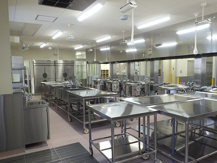 深谷市立岡部中学校の自校式給食場の整備を行いました（教育費）