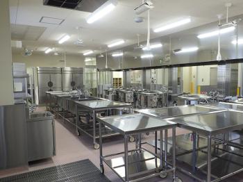 深谷市立岡部中学校の自校式給食場の整備を行いました（教育費）