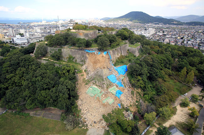 丸亀城の石垣復旧に活かされています