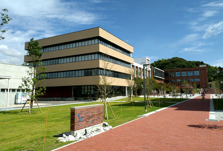 市立大学の総合大学化を推進しています