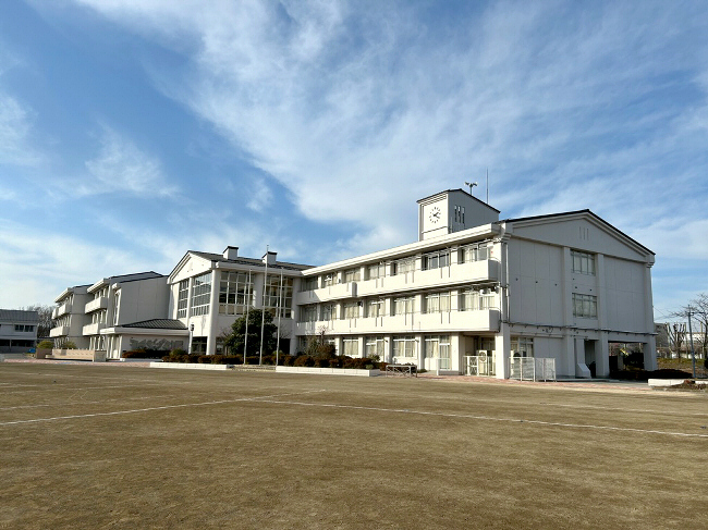 中学校の大規模改修工事に使われています